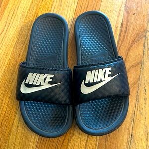 Nike slides size 8